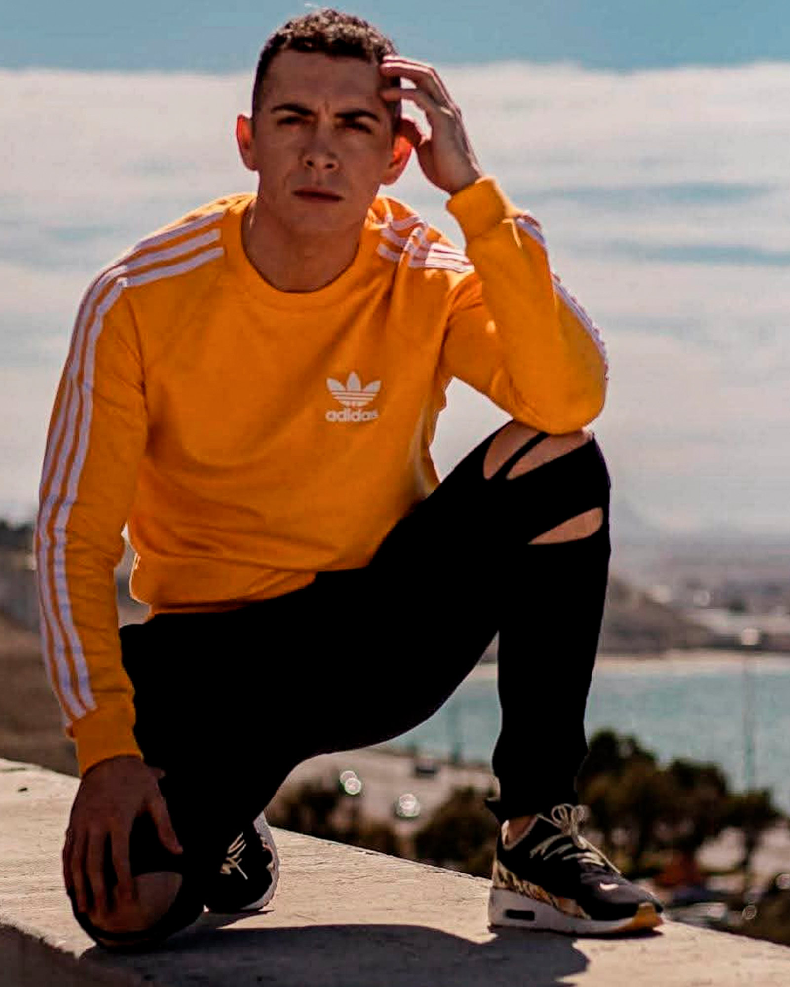 Damián Giménez, docente do taller de baile K-pop