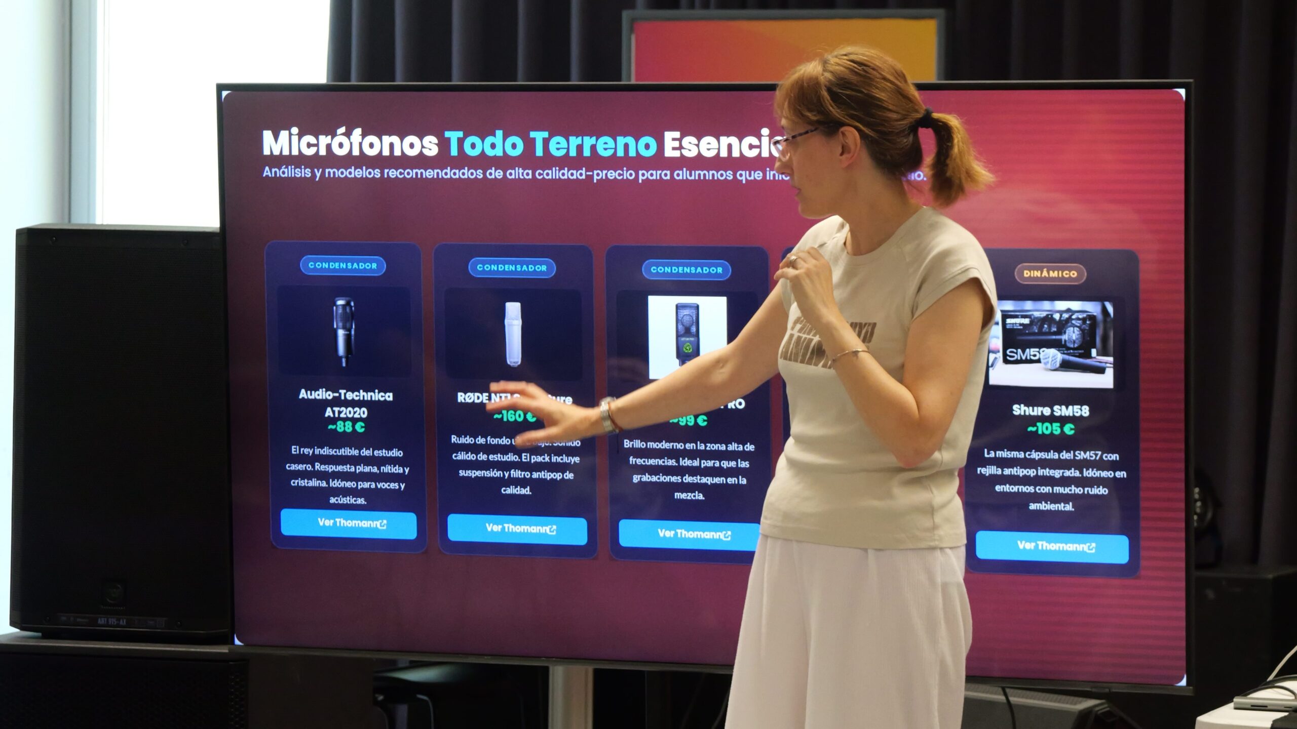 Charla sobre equipamento de son na Sala Polivalente